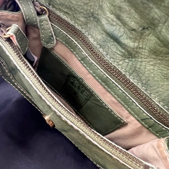 Frye Campus Wristlet green - Picture 5 of 10